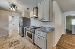 2400 W Lavender Ln, Arlington, TX 76013 - Photo 9