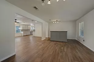 2400 W Lavender Ln, Arlington, TX 76013 - Photo 5