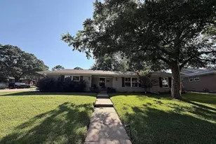 721 Hurstview Dr, Hurst, TX 76053 - Photo 3
