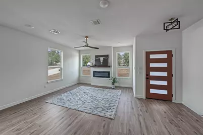 5822 Stonegate Circle, Granbury, TX 76048 - Photo 3
