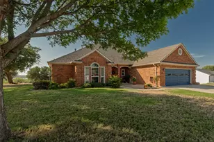 115 Lakeview Dr, Runaway Bay, TX 76426 - Photo 1