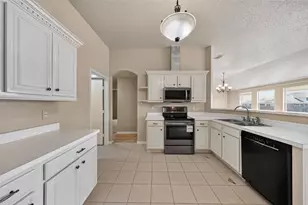 501 Roundrock Ln, Fort Worth, TX 76140 - Photo 7