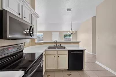501 Roundrock Lane, Fort Worth, TX 76140 - Photo 9