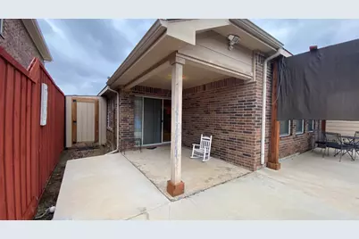 835 Roaring Springs Road, Grand Prairie, TX 75052 - Photo 7