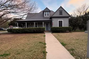 818 E Elm St, Hillsboro, TX 76645 - Photo 1
