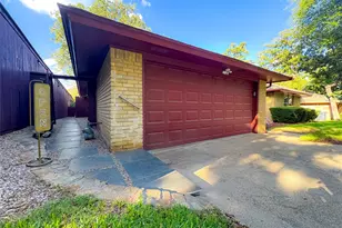 4805 Bonneville Dr, Arlington, TX 76016 - Photo 5