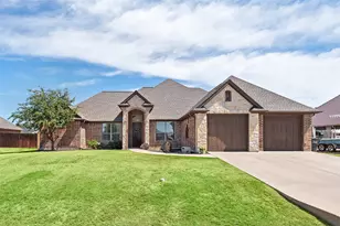 2825 Willow Ridge Cir, Granbury, TX 76049 - Photo 1