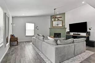 831 Beverly Dr, Grapevine, TX 76051 - Photo 5