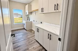 6025 Huckleberry Ln, Joshua, TX 76058 - Photo 9