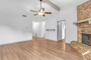 6217 Springwood Dr, Arlington, TX 76001 - Photo 5