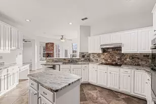 2829 Panorama Dr, Carrollton, TX 75007 - Photo 9