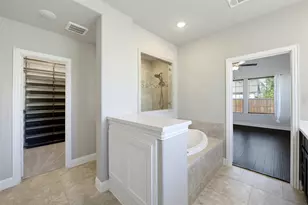 1920 Roundtree Cir E, Fort Worth, TX 76008 - Photo 19
