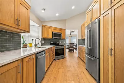 2211 Mediterranean Avenue, Arlington, TX 76011 - Photo 9