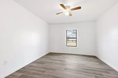 803 E 14th Street, Bonham, TX 75418 - Photo 15