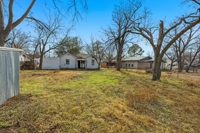 803 E 14th Street, Bonham, TX 75418 - Photo 21