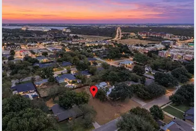 825 E Worth Street, Grapevine, TX 76051 - Photo 3