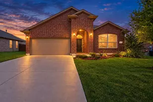 560 Pendennis Dr, Saginaw, TX 76131 - Photo 1