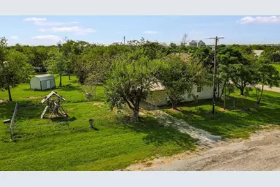 112 W Hackberry Street, Malone, TX 76660 - Photo 35