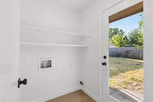 527 W Aubrey St, Pilot Point, TX 76258 - Photo 17