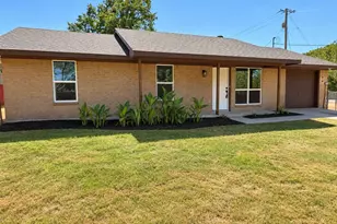 527 W Aubrey St, Pilot Point, TX 76258 - Photo 1