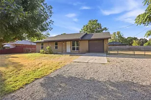 527 W Aubrey St, Pilot Point, TX 76258 - Photo 21