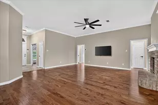 1004 Eden St, Burleson, TX 76028 - Photo 9