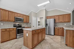 1004 Eden St, Burleson, TX 76028 - Photo 3