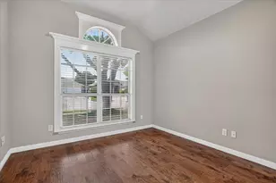 1004 Eden St, Burleson, TX 76028 - Photo 11
