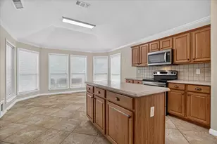 1004 Eden St, Burleson, TX 76028 - Photo 5