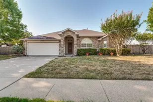 901 McComb Ln, Cedar Hill, TX 75104 - Photo 1