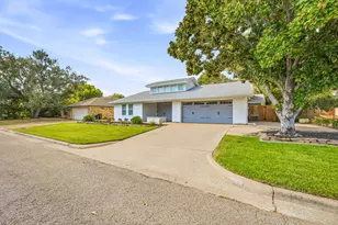 1202 Red Bird Ln, Granbury, TX 76048 - Photo 3