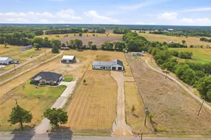 208 Chicken Field Rd, Whitewright, TX 75491 - Photo 37