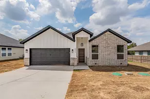 5824 Stonegate Cir, Granbury, TX 76048 - Photo 1