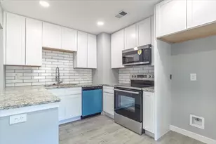 12326 Dandridge Dr, Dallas, TX 75243 - Photo 11