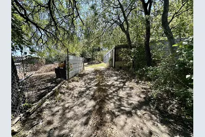 1001 NW Loraine Street, Fort Worth, TX 76106 - Photo 11