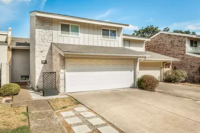 2925 Country Place Circle, Carrollton, TX 75006 - Photo 3