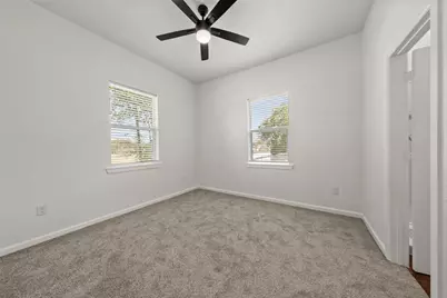 2415 S 9th Street, Waco, TX 76706 - Photo 11