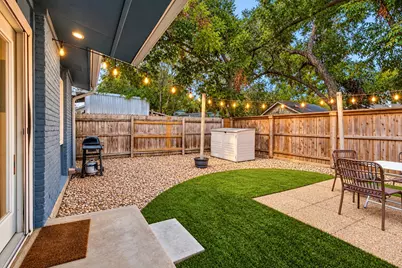 403 E Franklin Street, Grapevine, TX 76051 - Photo 17