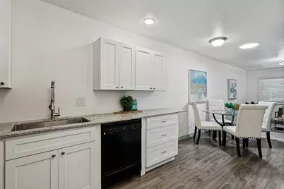 403 E Franklin Street, Grapevine, TX 76051 - Photo 9