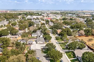 403 E Franklin St, Grapevine, TX 76051 - Photo 25
