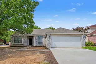 5612 Greenwich Dr, Arlington, TX 76018 - Photo 1