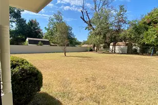805 Lynn St, Bonham, TX 75418 - Photo 27