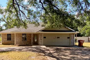 805 Lynn St, Bonham, TX 75418 - Photo 1