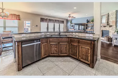 3039 Rosina, Grand Prairie, TX 75054 - Photo 5