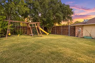 10123 Candlebrook Dr, Dallas, TX 75243 - Photo 29