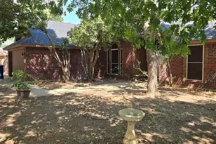 850 Valley View Ct, Burleson, TX 76028 - Photo 15