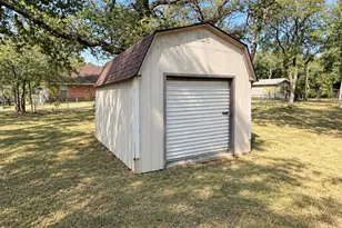 304 S Norma Dr, Lacy Lakeview, TX 76705 - Photo 7