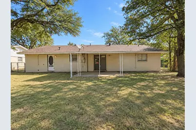 304 S Norma Drive, Lacy Lakeview, TX 76705 - Photo 9