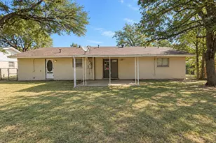 304 S Norma Dr, Lacy Lakeview, TX 76705 - Photo 9