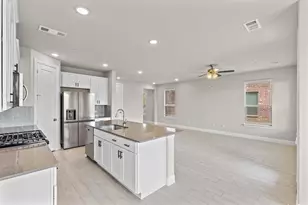 593 Hutchinson Ln, Lewisville, TX 75077 - Photo 11